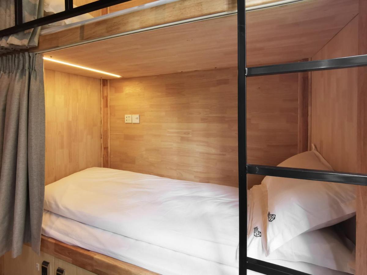 Roomix Hostel